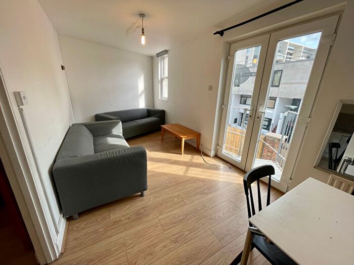 4 Bedroom Terraced House To Rent In St. Pauls Mews, Camden, Kings Cross, West End, Csm, Ucl, Lse, London, NW1