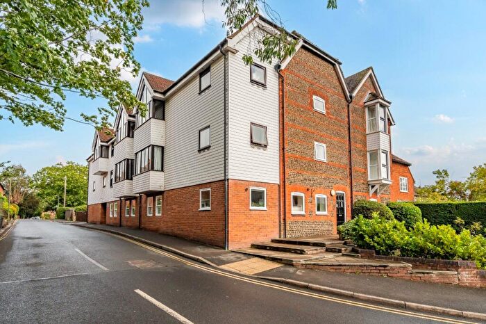 1 Bedroom Flat To Rent In Crondall Lane, Farnham, Surrey, GU9