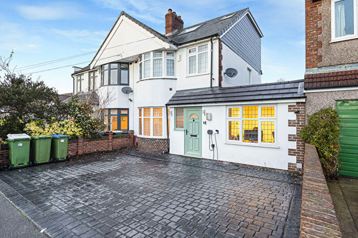 4 Bedroom Semi Detached House For Sale In Carisbrooke Avenue, Bexley, DA5