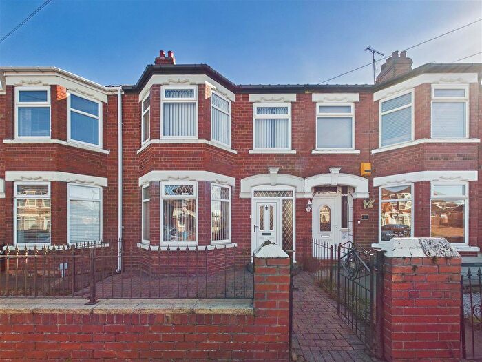 3 Bedroom Terraced House For Sale In Oaklands Drive, Hessle, HU13