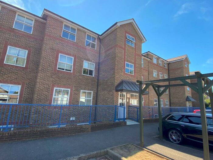 2 Bedroom Apartment To Rent In River Bank Close, Maidstone, ME15