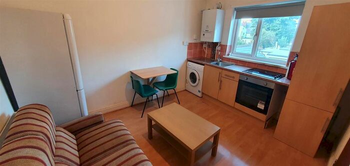 2 Bedroom Flat To Rent In Mundy Place, Cathays, Cardiff, CF24
