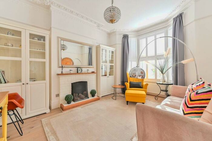 4 Bedroom Semi-Detached House To Rent In Underhill Road, East Dulwich, East Dulwich, London, SE22