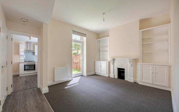 2 Bedroom Maisonette To Rent In Queenstown Road, London, SW8