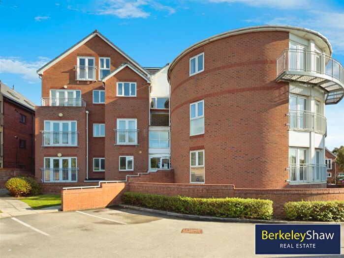 2 Bedroom Flat For Sale In Blundellsands Road West, Crosby, Liverpool, L23