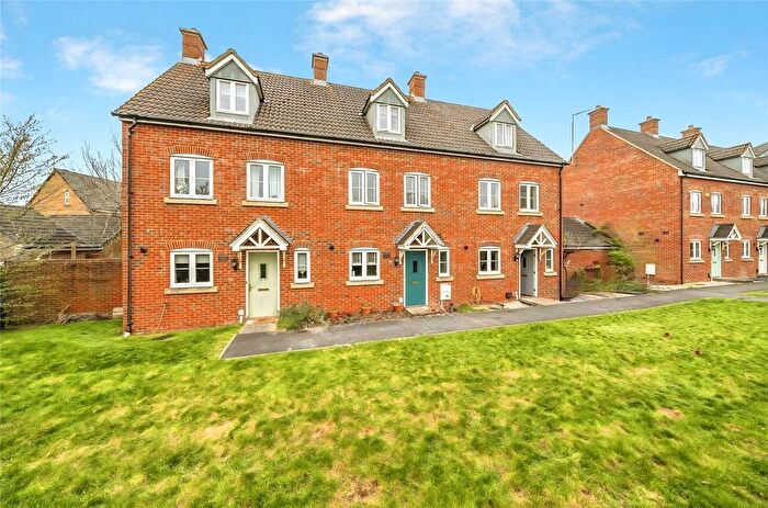 3 Bedroom Terraced House For Sale In Queen Elizabeth Drive, Swindon, Wiltshire, SN25