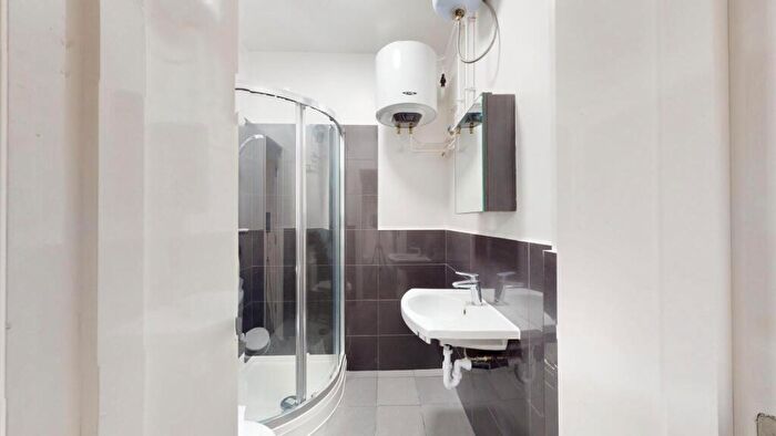 1 Bedroom Flat To Rent In Coronation Road, Ealing, NW10