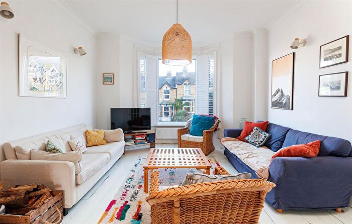 3 Bedroom Semi-Detached House For Sale In Victoria Road, Cowes, PO31