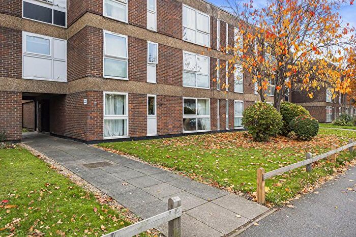 2 Bedroom Flat For Sale In Longlands Road, Sidcup, DA15