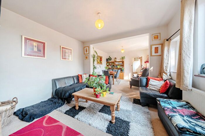 5 Bedroom Detached House For Sale In Cargate Terrace, Aldershot, Hampshire, GU11