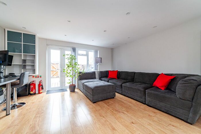 2 Bedroom Flat To Rent In Jeremy's Green, London, N18