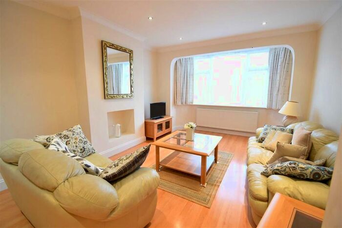 3 Bedroom Semi-Detached House To Rent In Wolstonbury, London N12