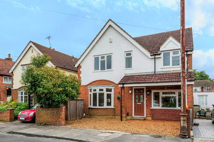 5 Bedroom Detached House To Rent In Sunmead Road, Sunbury-On-Thames, TW16