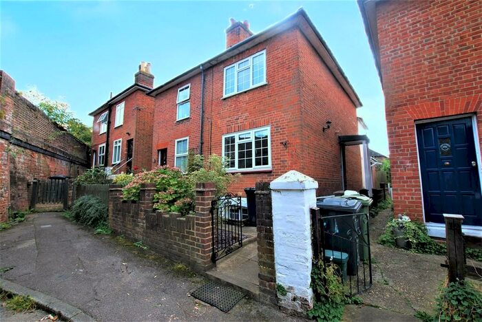 3 Bedroom Semi-Detached House To Rent In Kings Road, GU1