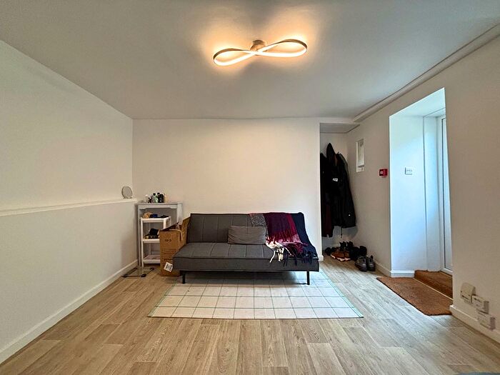 2 Bedroom Flat To Rent In Old Tiverton Road, Old Tiverton Road, EX4