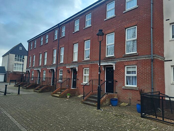 3 Bedroom Terraced House For Sale In Surrey Street, Littlehampton, BN17