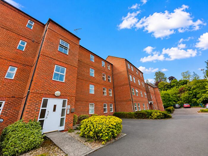 3 Bedroom Apartment To Rent In Stokesay Walk, NG2