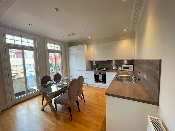 2 Bedroom Flat To Rent In Hamlet Gardens, Hammersmith, W6