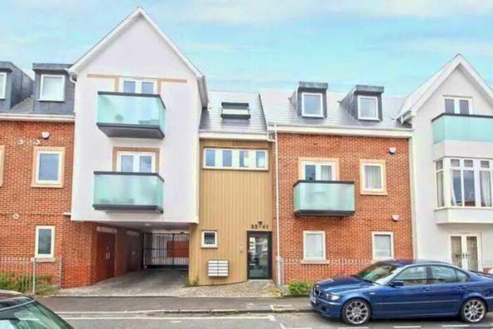 2 Bedroom Flat To Rent In - East Road, Welling, DA16
