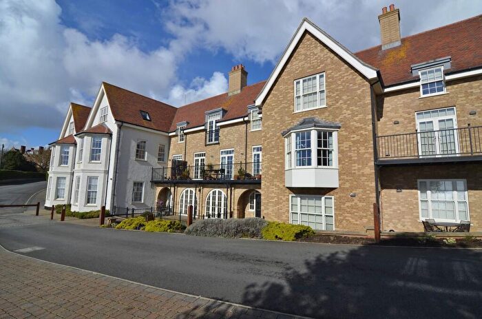 2 Bedroom Flat For Sale In Cautley House, Undercliff Road East, IP11