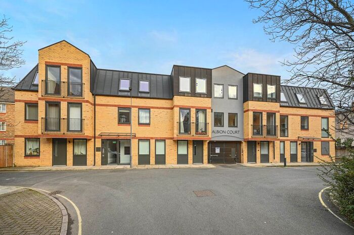 1 Bedroom Flat To Rent In Albion Place, Hammersmith, London, W6