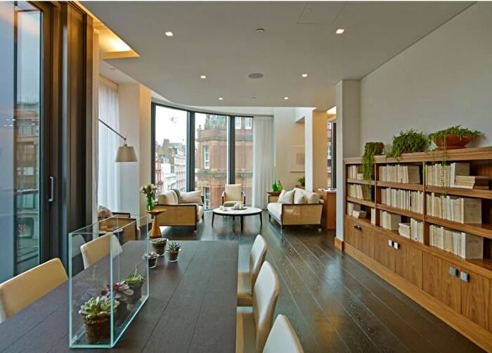 3 Bedroom Flat To Rent In Park House Apartments, North Row, Mayfair, W1K