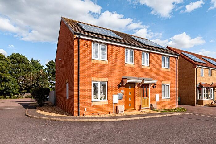 3 Bedroom Semi-Detached House For Sale In Viscount Close, Pinchbeck, PE11