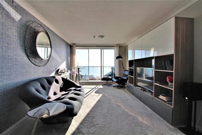2 Bedroom Flat For Sale In Fairlawns, Kingsway, Hove, East Sussex, BN3