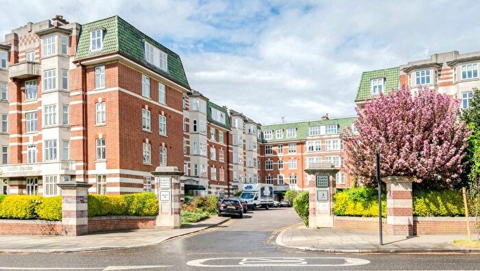 3 Bedroom Flat For Sale In Haven Green, Ealing, W5