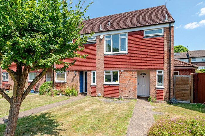 3 Bedroom End Of Terrace House To Rent In Woking, Surrey, GU21