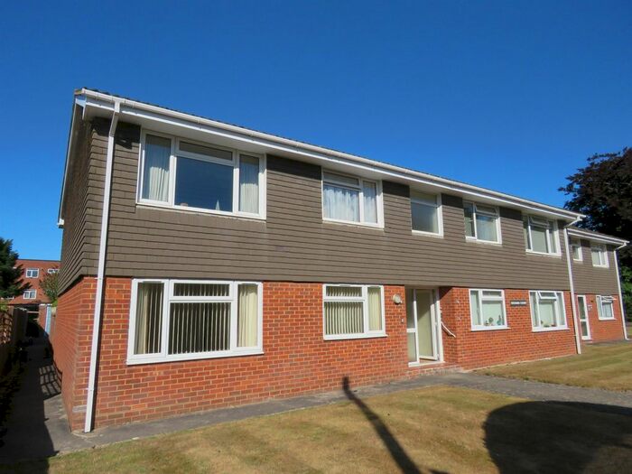 2 Bedroom Flat To Rent In Orchard Court, Herbert Road, New Milton, BH25