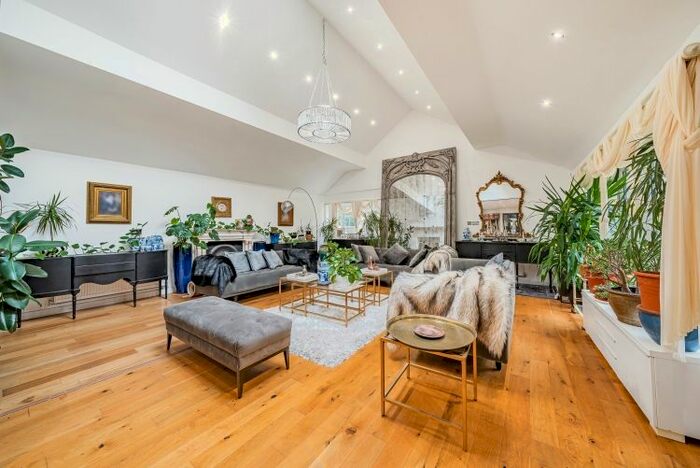 5 Bedroom Flat To Rent In Henley Drive, Kingston, KT2