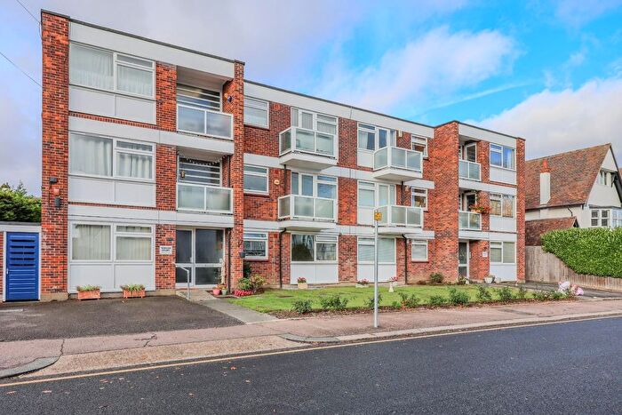 1 Bedroom Flat For Sale In Vernon Road, Leigh-On-Sea, SS9