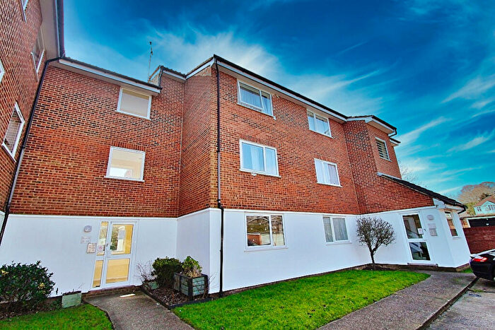 1 Bedroom Apartment To Rent In Swans Hope, Loughton, IG10