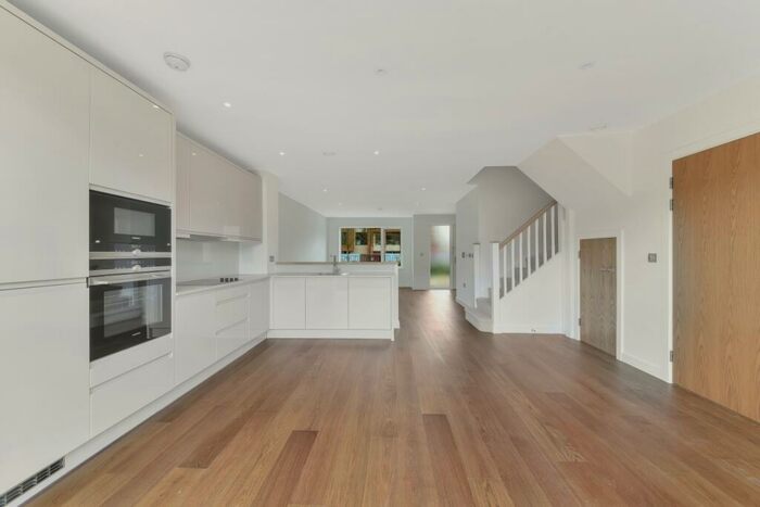 3 Bedroom Apartment To Rent In Newington House, Colindale Gardens, Colindale, NW9