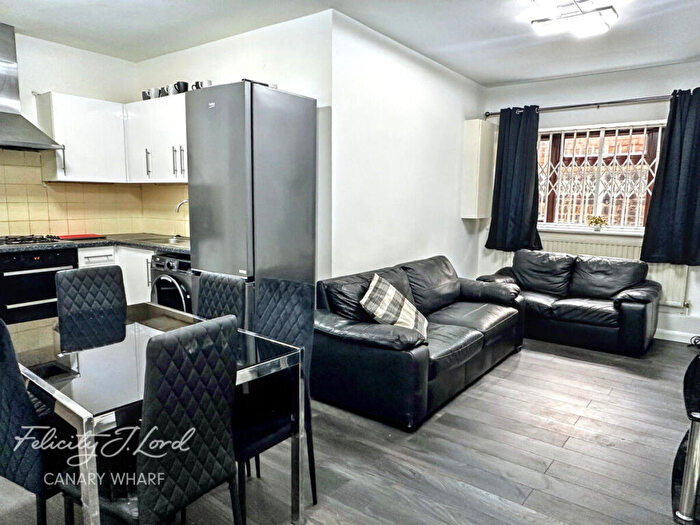 4 Bedroom Apartment To Rent In Wellspring, London, E14