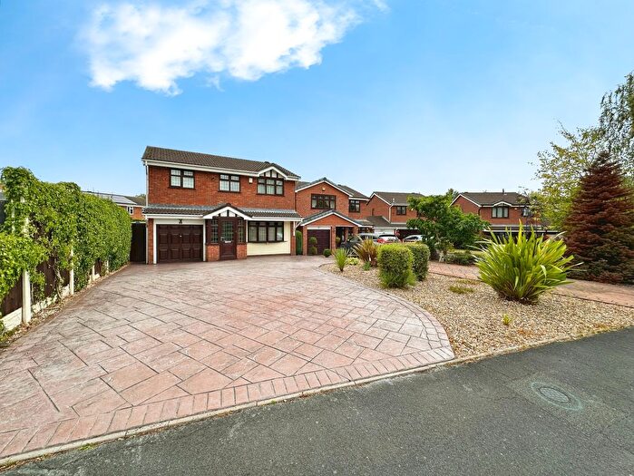 4 Bedroom Detached House For Sale In Larchmere Drive, Essington, Wolverhampton, WV11