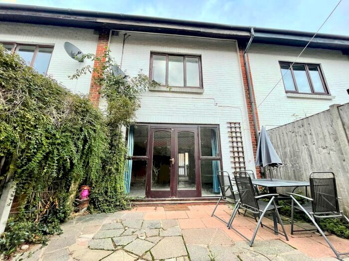 4 Bedroom Terraced House To Rent In Fairview Close, Cheltenham, GL52