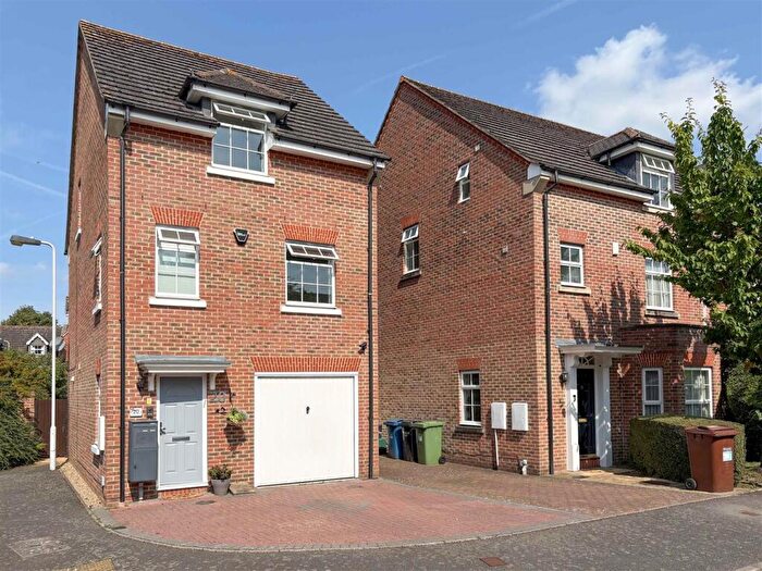 3 Bedroom Detached House For Sale In Stirling Avenue, Pinner, HA5