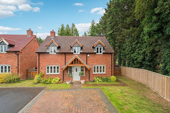 3 Bedroom Detached House For Sale In Santesdune Way, Saunderton, HP14