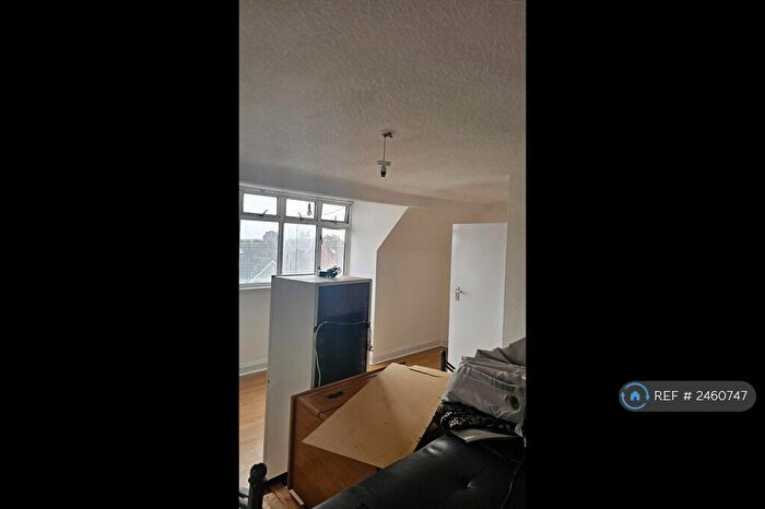 2 Bedroom Flat To Rent In New North Road, Ilford, IG6