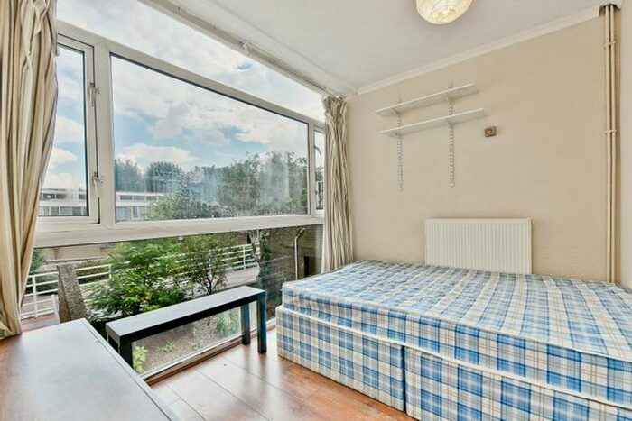 4 Bedroom Maisonette To Rent In Whitebeam Close, Clapham Road, Oval, SW9