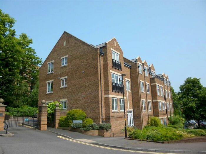 2 Bedroom Flat To Rent In Caversham Place, Sutton Coldfield, West Midlands, B73
