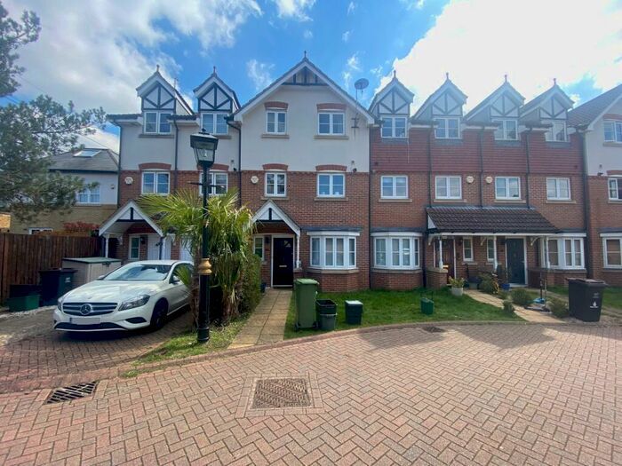 4 Bedroom Town House To Rent In Healy Drive, Orpington, BR6