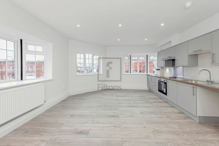 2 Bedroom Flat To Rent In Ollards Grove, Loughton, IG10