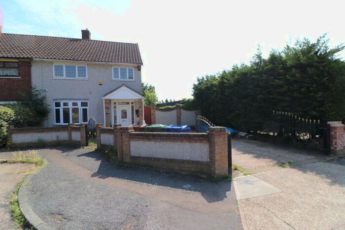 3 Bedroom End Of Terrace House To Rent In Shannon Way, Aveley, RM15