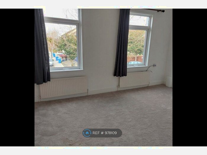 2 Bedroom Flat To Rent In Underhill Road, London, SE22