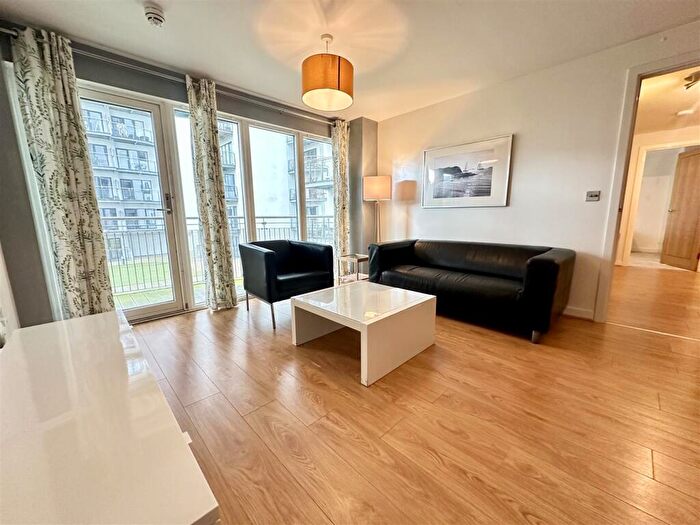 2 Bedroom Flat To Rent In Victoria Wharf, Watkiss Way, Cardiff, CF11