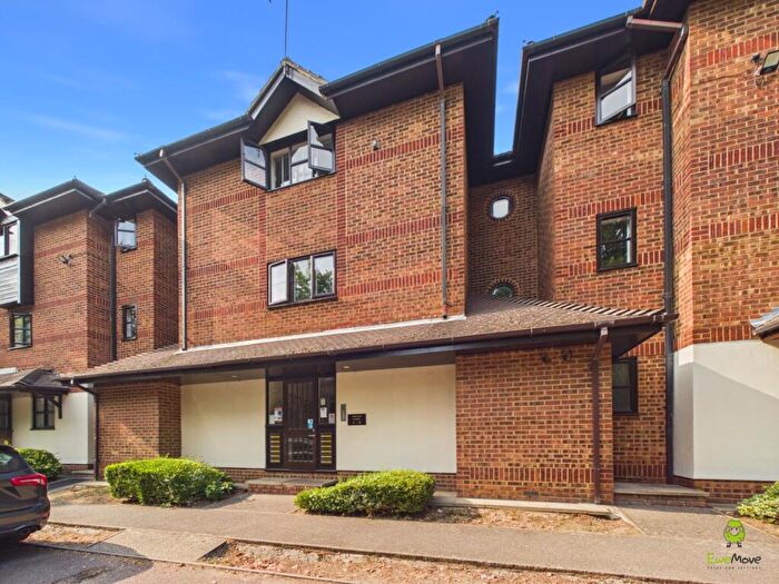 2 Bedroom Flat For Sale In Prudhoe Court, Osbourne Road, Dartford, Kent, DA2