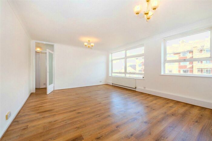 2 Bedroom Flat To Rent In Park Sheen, Derby Road, London, SW14